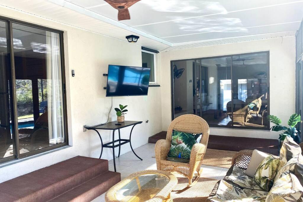 Holiday home Heated Saltwater Pool Minutes To *