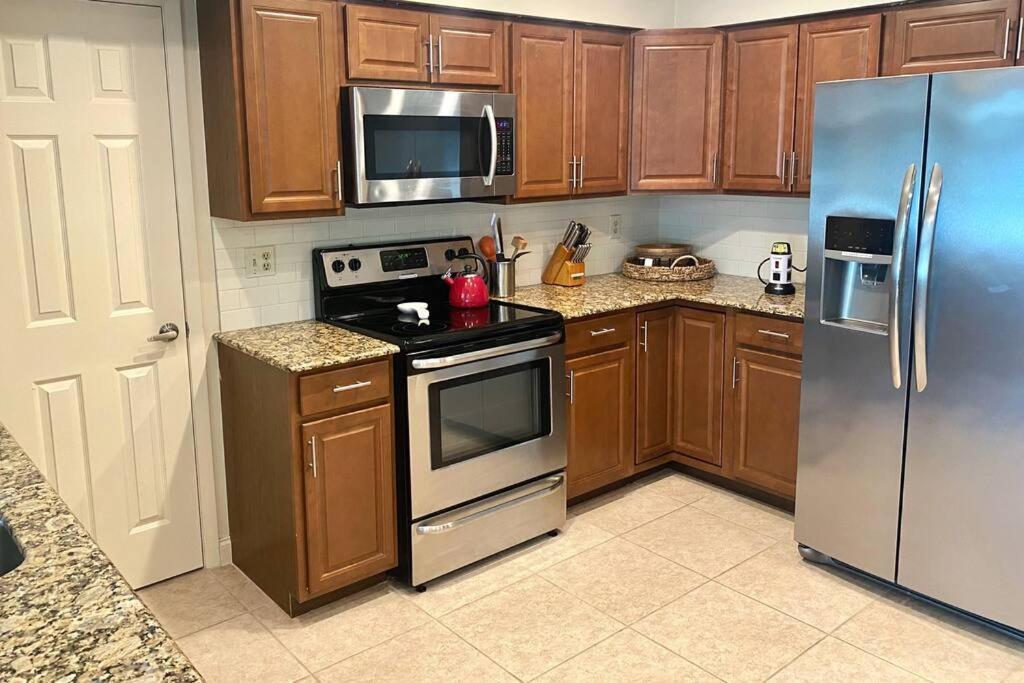 Heated Saltwater Pool Minutes To Holiday home Englewood